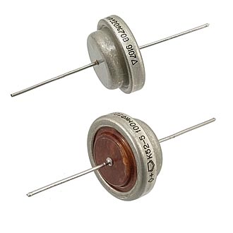 Танталовые конденсаторы К52-5      70 В   100 мкф 